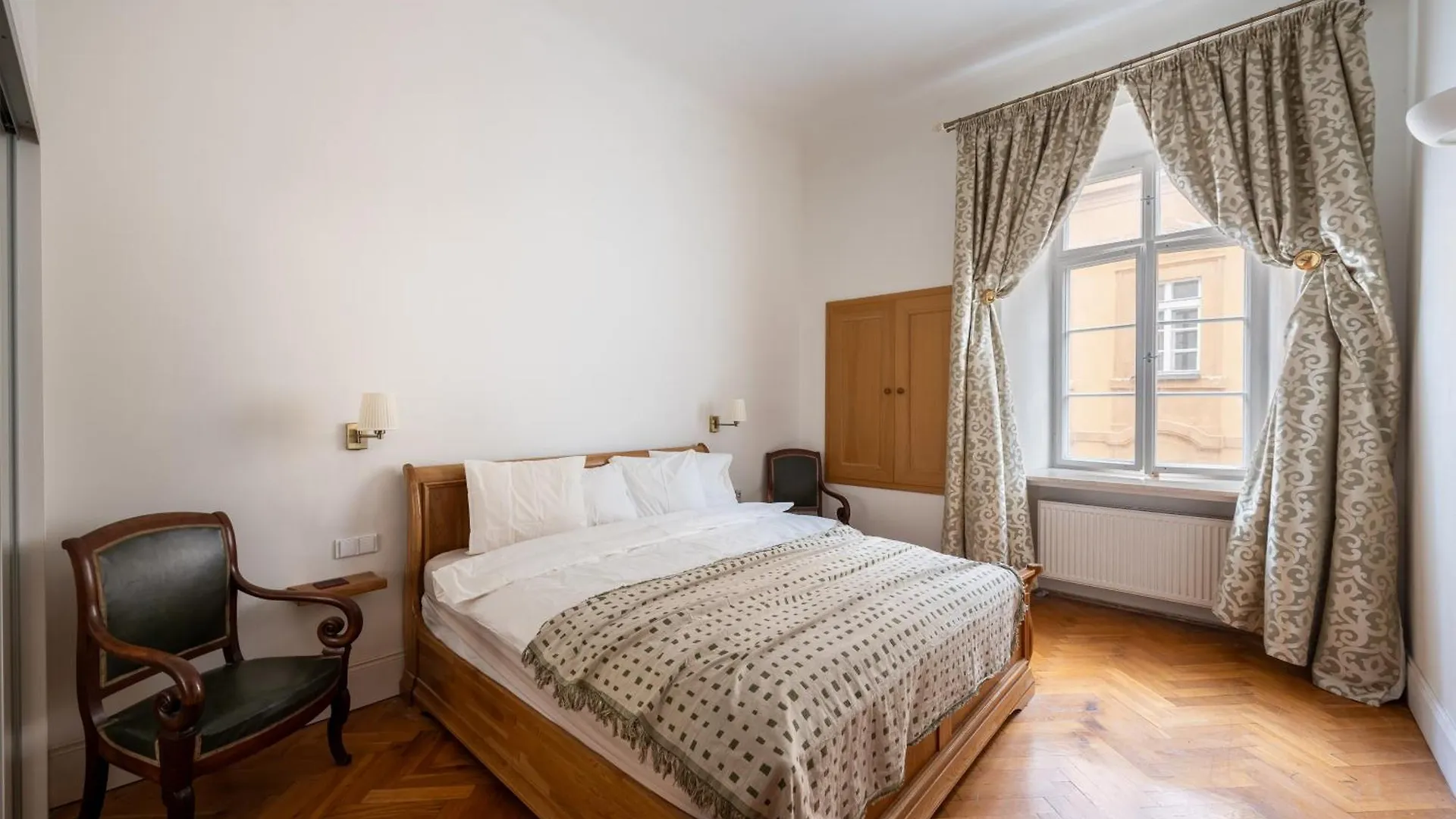 Stay Beneath Prague Castle Where Mozart Performed 公寓